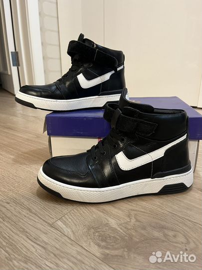 Кроссовки высокие 38 размер