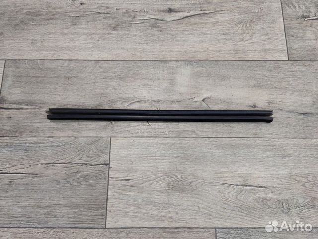 Уплотнитель стекла двери задний правый Symbo Clio