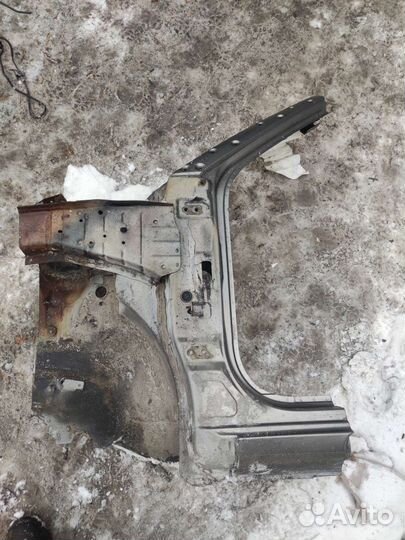 Стойка водительской двери Kia soul 1