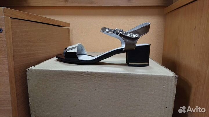 Босоножки женские натуральная кожа 40 размер новые