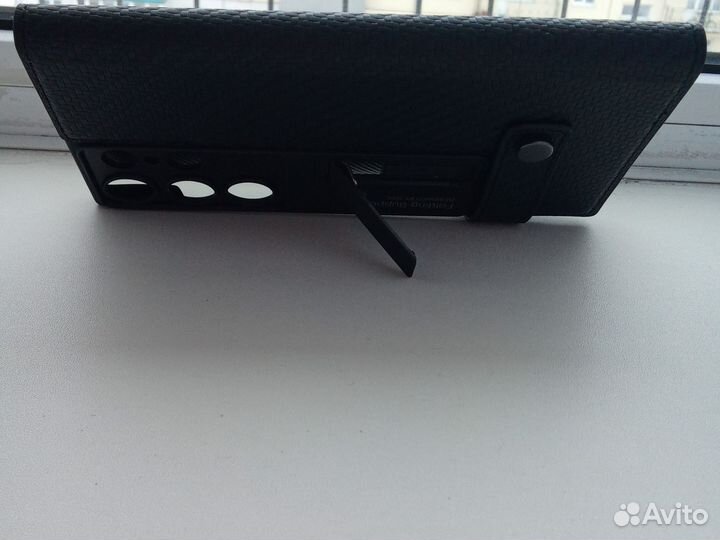 Чехол на телефон