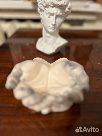 Бюст Давида и ладони статуэтки гипсовые