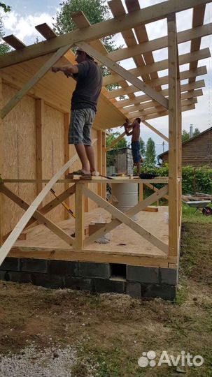 Бригада строителей