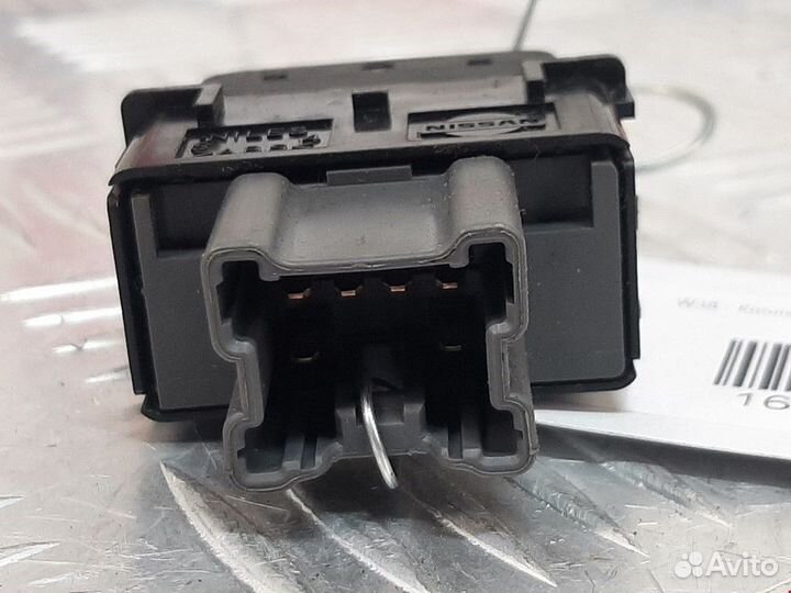 Кнопка обогрева сидений Nissan Pathfinder R51 2007