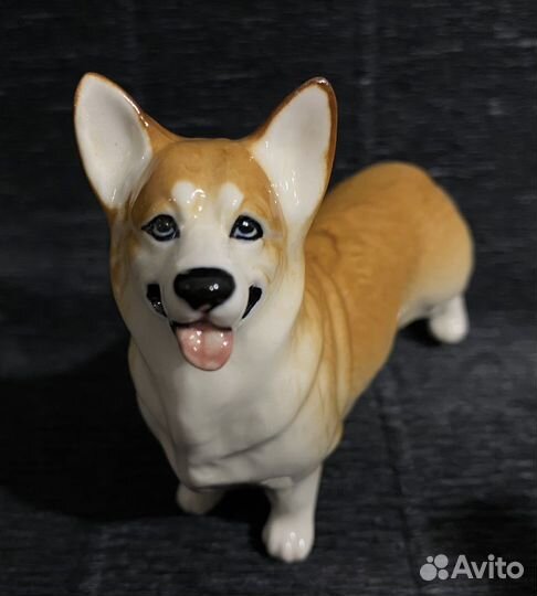Корги фарфоровая статуэтка собаки