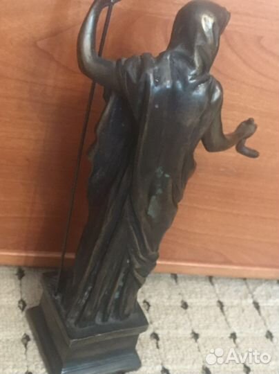 Бронзовая статуэтка Vesta