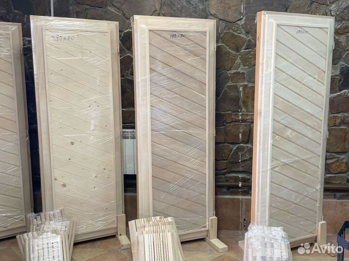 Двери стеклянные деревянные для бани