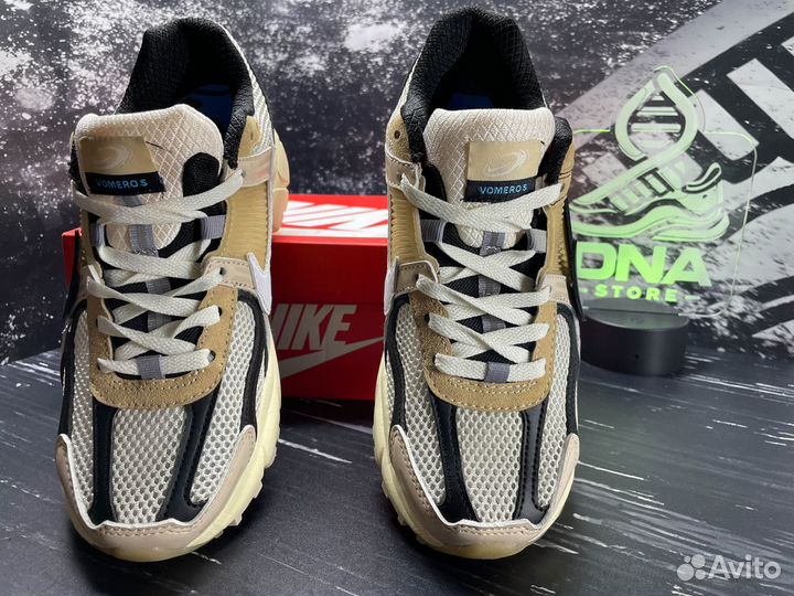 Кроссовки Nike Air Zoom Vomero 5