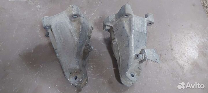 Кронштейн двигателя на Mercedes w204