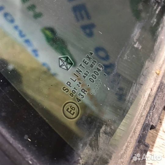 Стекло двери задней правой,левой (форточка) Jeep