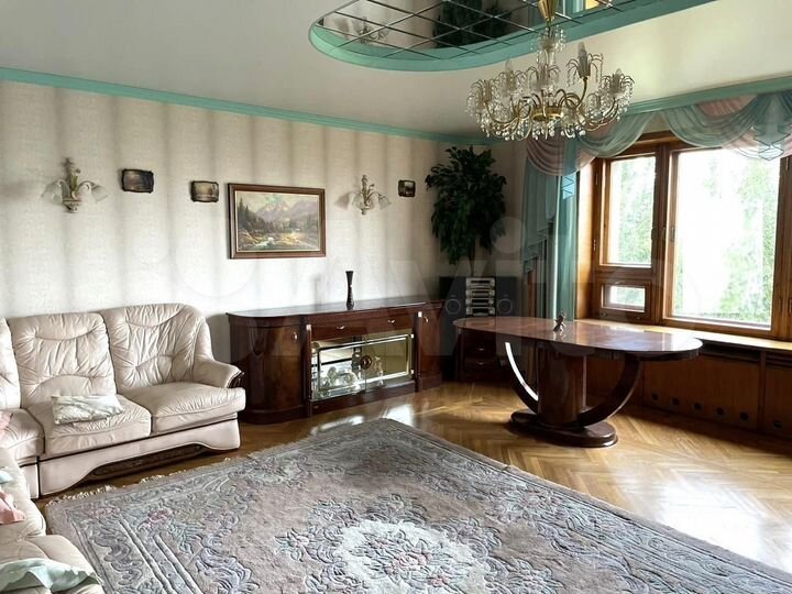 3-к. квартира, 124 м², 8/10 эт.