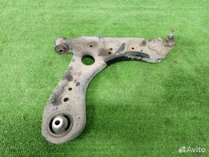 Рычаг подвески нижний передний правый Volkswagen