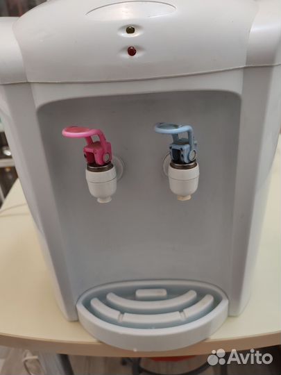 Куллер для воды настольный