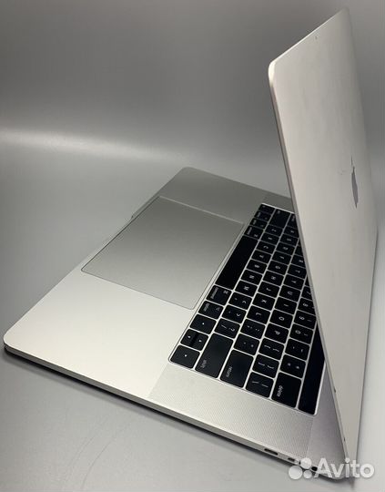 Macbook pro 15 2017 i7 16gb