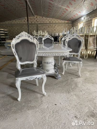 Обеденный стол и стулья