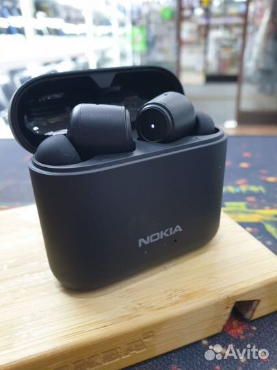 Беспроводные наушники Nokia