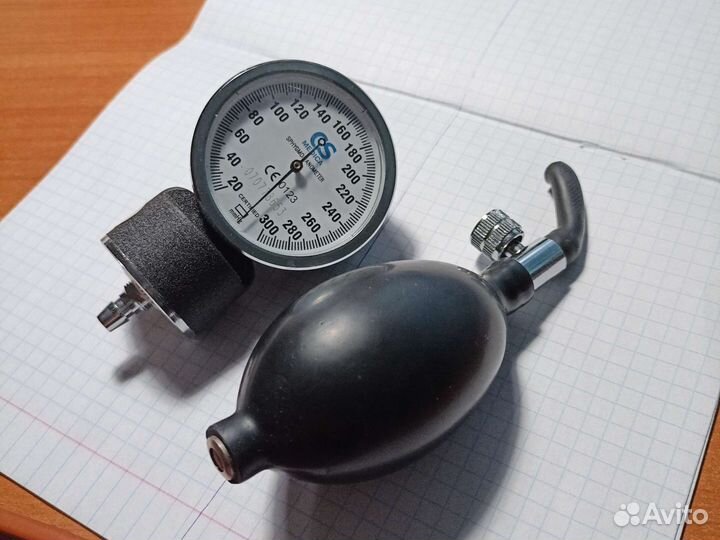 Манометр и груша для фонендоскопа