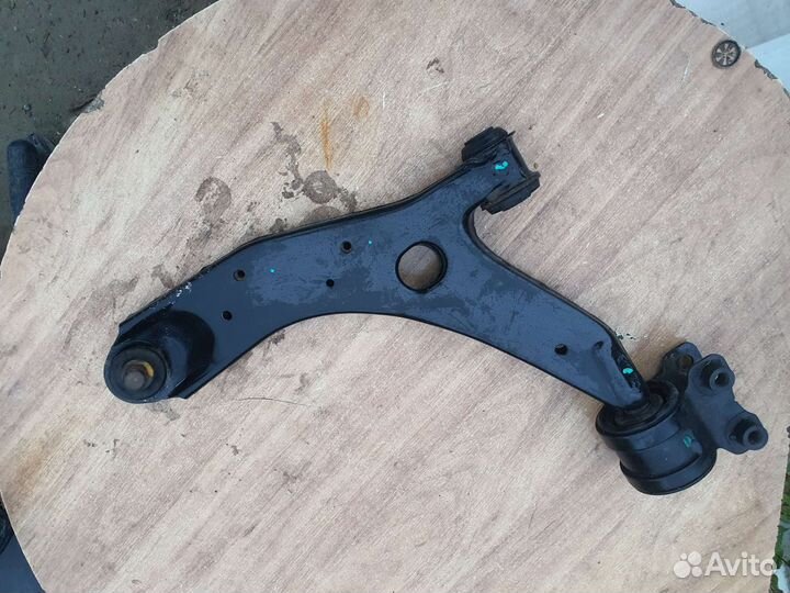 Кулак ступицаправая,Рычаг передний левый мазда 3бк