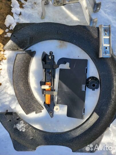 Домкрат крюк пластик в багажник Audi A8 D4 4H