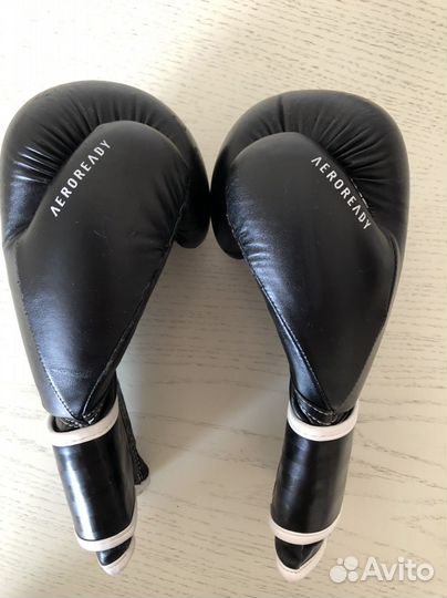Боксерские перчатки adidas 14oz