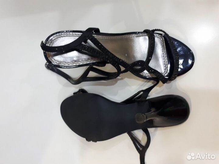 Босоножки женские черные блестящие