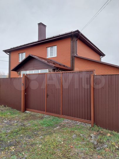 Коттедж 288 м² на участке 10 сот.