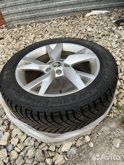 Michelin X-Ice North 4 215/55 R17 98T