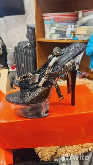 Женские босоножки