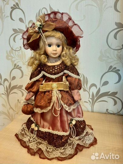 Кукла фарфоровая 40 см