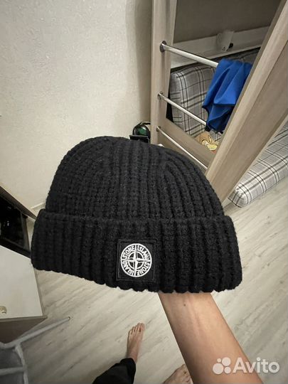 Вязанная шапка stone island