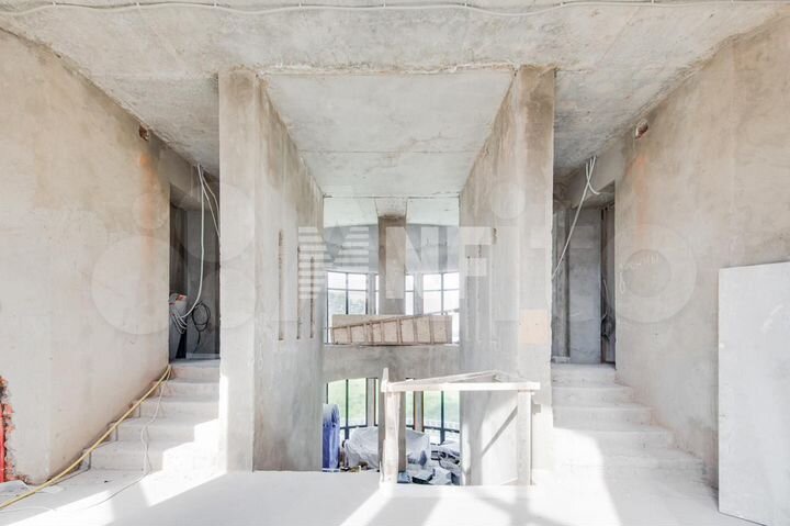 Дом 1300 м² на участке 30 сот.