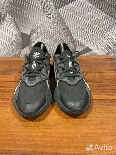 Кроссовки Adidas ozweego размер 38,5