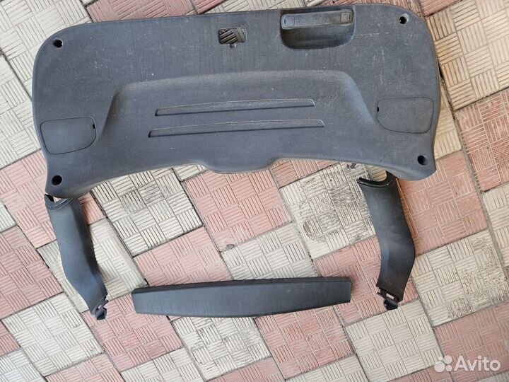 Обшивка крышки багажника Hyundai Santa Fe 3 DM