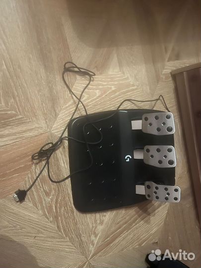 Руль с педалями Logitech