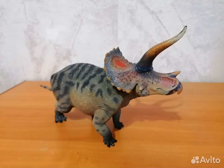 Продаю фигурку Трицератопса от фирмы haolonggood