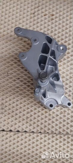 Кронштейн насоса гур 4b11/12