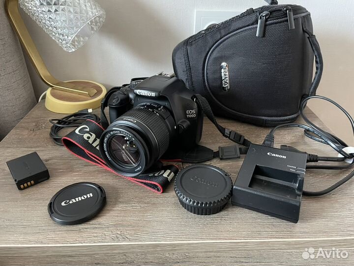 Зеркальный цифровой фотоаппарат Canon EOS 1100D