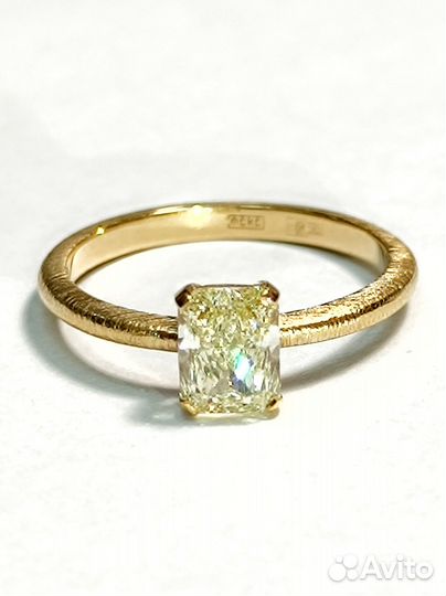 Золотое кольцо с бриллиантом 1,11 карат