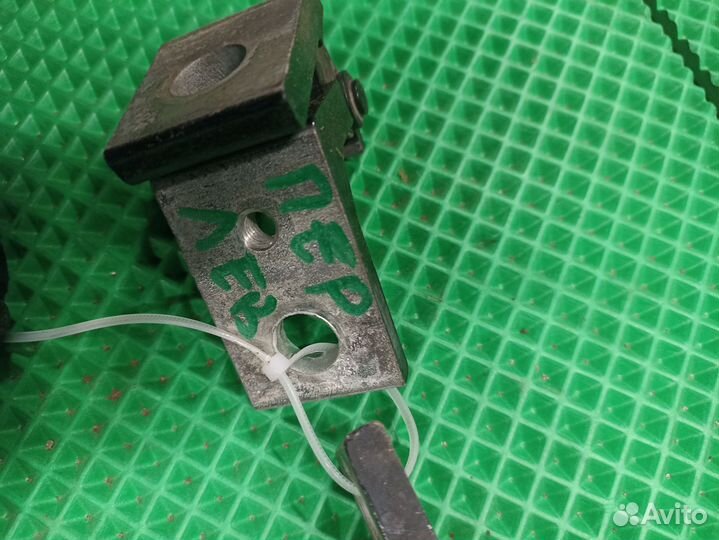 Петли дверей Skoda Octavia A5