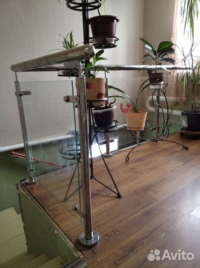 Балкон стеклянный, стойки из нержавеющей стали