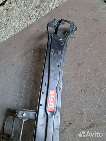 Верхняя рамка радиатора Mercedes W203