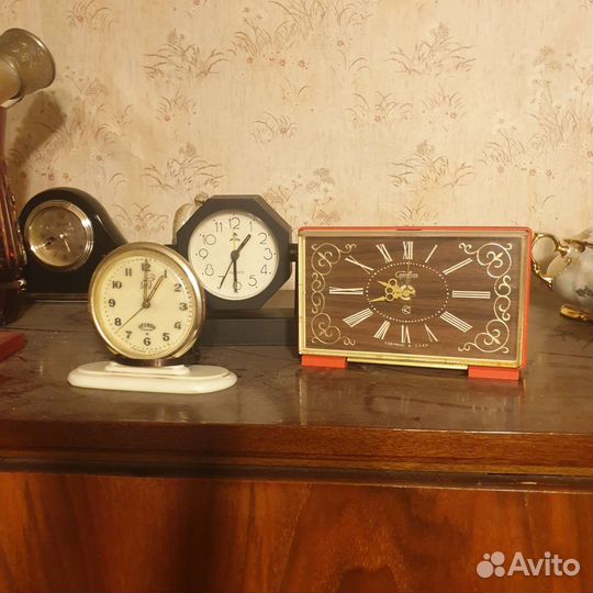 Настольные часы и статуэтки