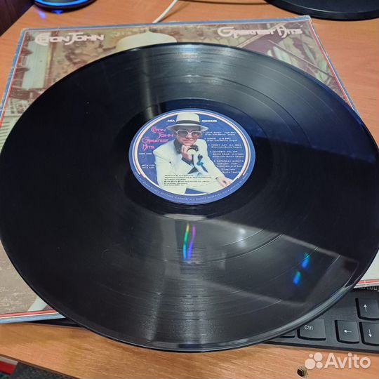 Виниловая пластинка Элтон Джон 1973 года, записанн