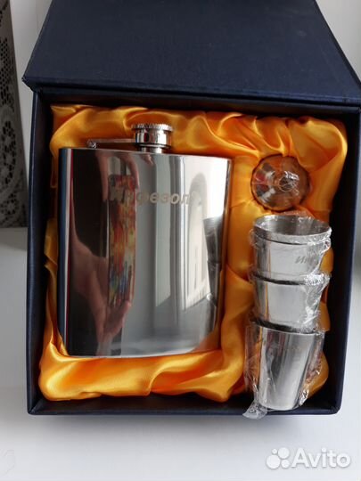 Набор: фляжка, 4 рюмки, воронка новый и др