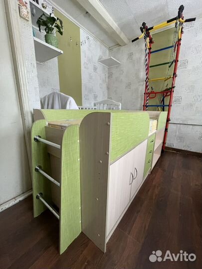 Детская кровать чердак со столом