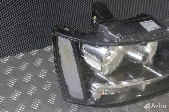 Фара правая ChevroletTahoe 3