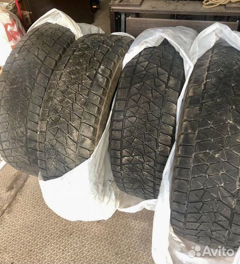 Bridgestone Blizzak DM-V2 235/65 R18 90H