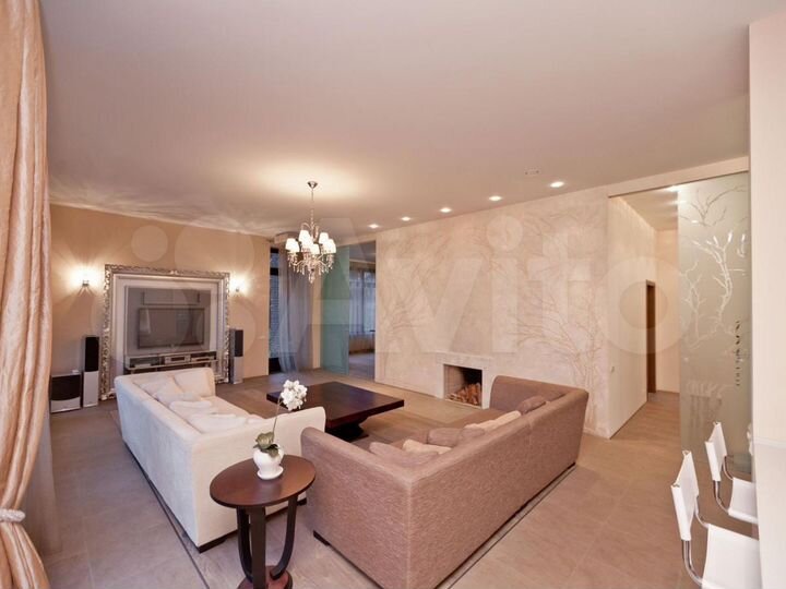 Дом 470 м² на участке 9 сот.