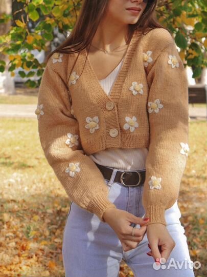 Вязаный кардиган с цветами