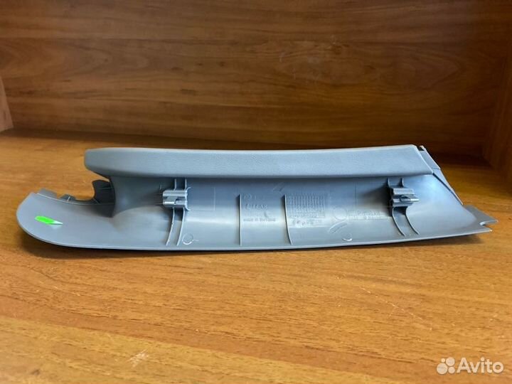 Рама заднего стекла правая Volkswagen Touareg 2005